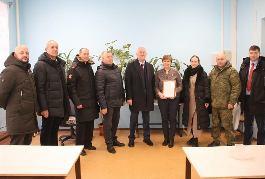 Депутаты Думы города Владивостока передали гуманитарную помощь бойцам инженерно-саперного полка ТОФ