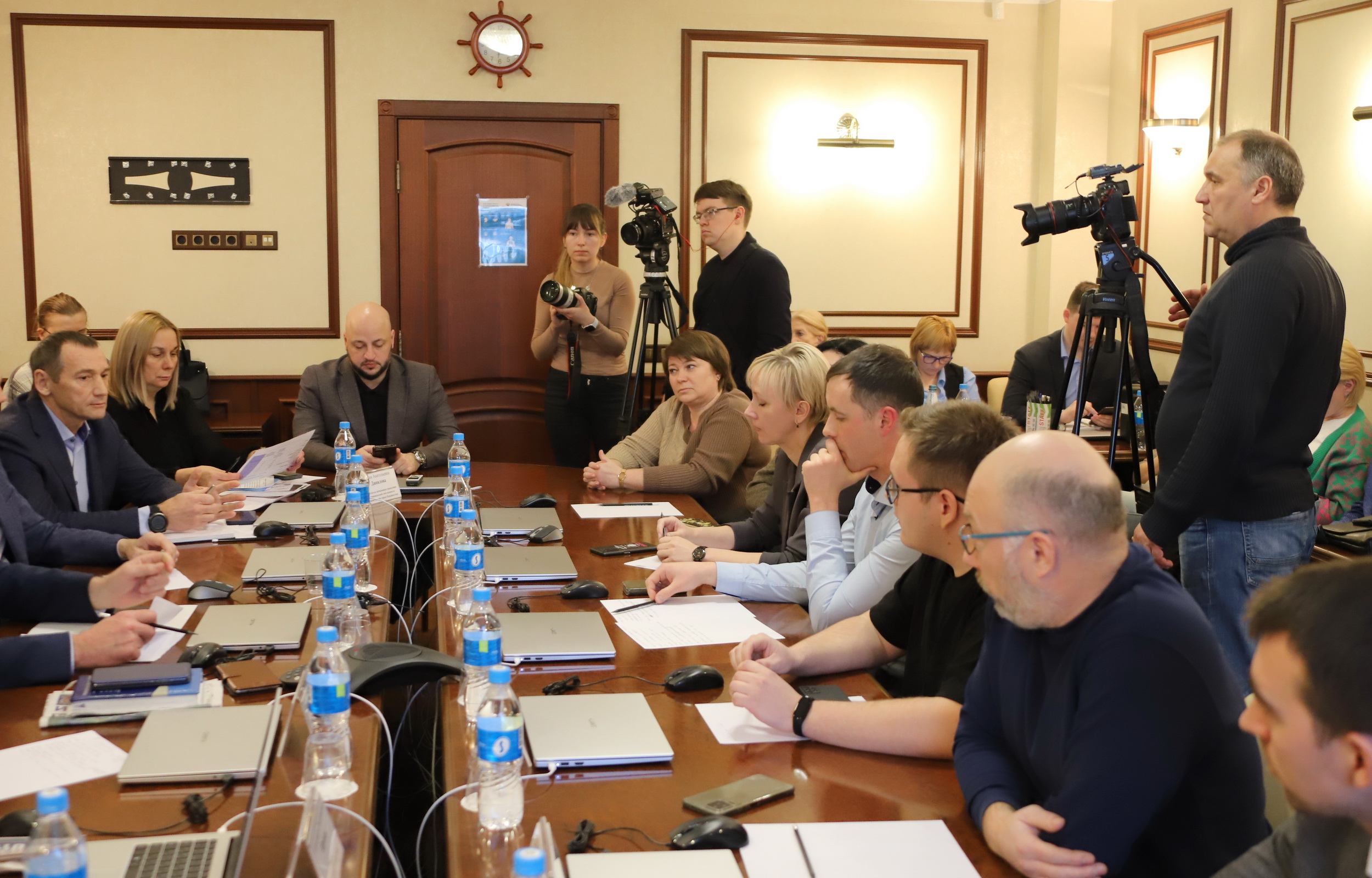 В Думе города Владивостока прошло совещание по вопросам создания швейного предприятия в Первомайском районе 