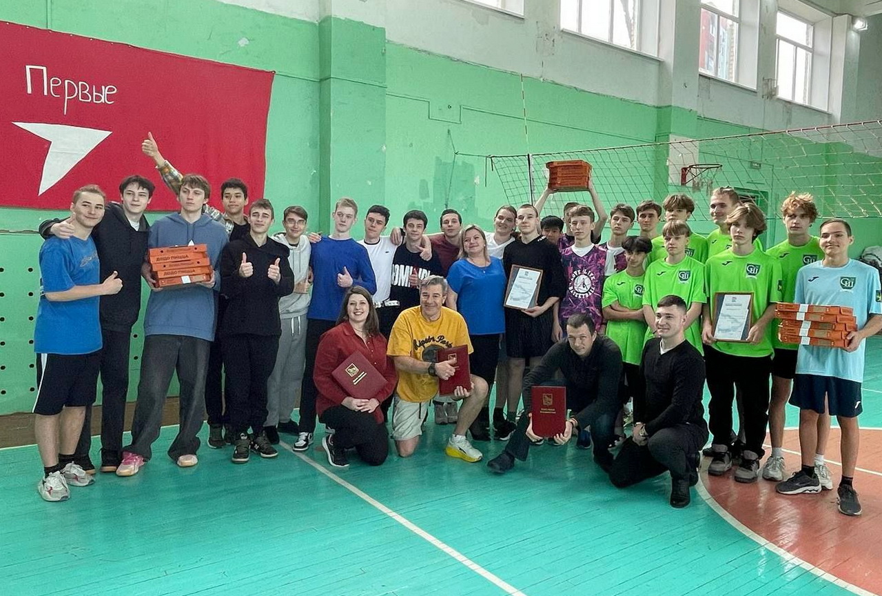 Депутат Артем Володин организовал школьный турнир по волейболу, приуроченный ко Дню Защитника Отечества