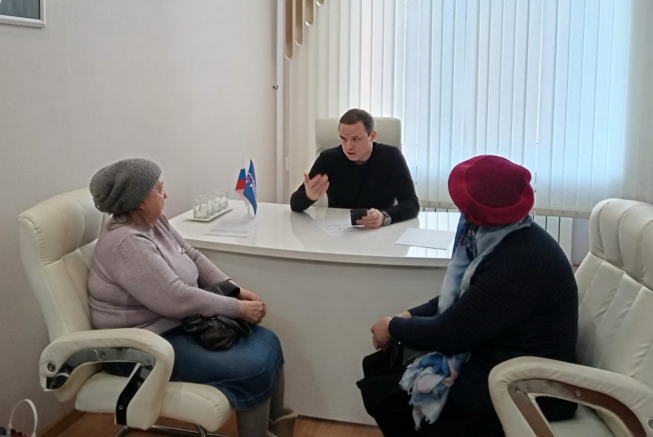 Депутат Евгений Пименов провел прием граждан по личным вопросам