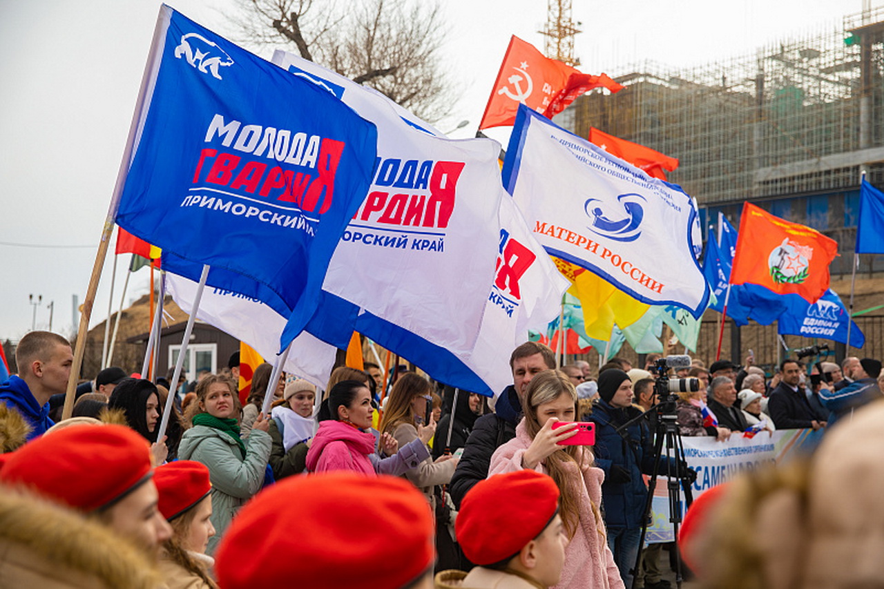 Депутаты Думы города Владивостока приняли участие в торжествах в связи с десятилетием воссоединения Крыма с Россией