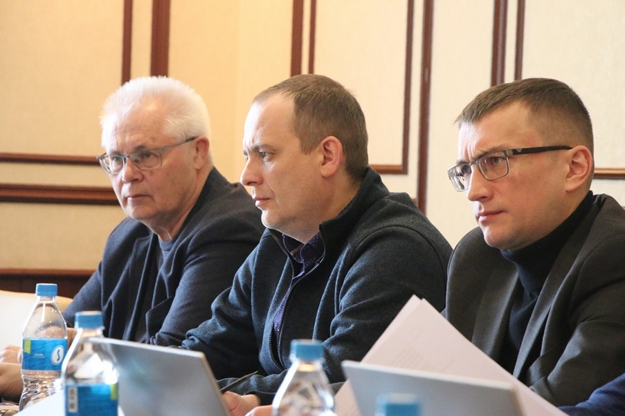 Комитет рассмотрел документы о передаче в муниципальную собственность земельных участков, здания, квартир