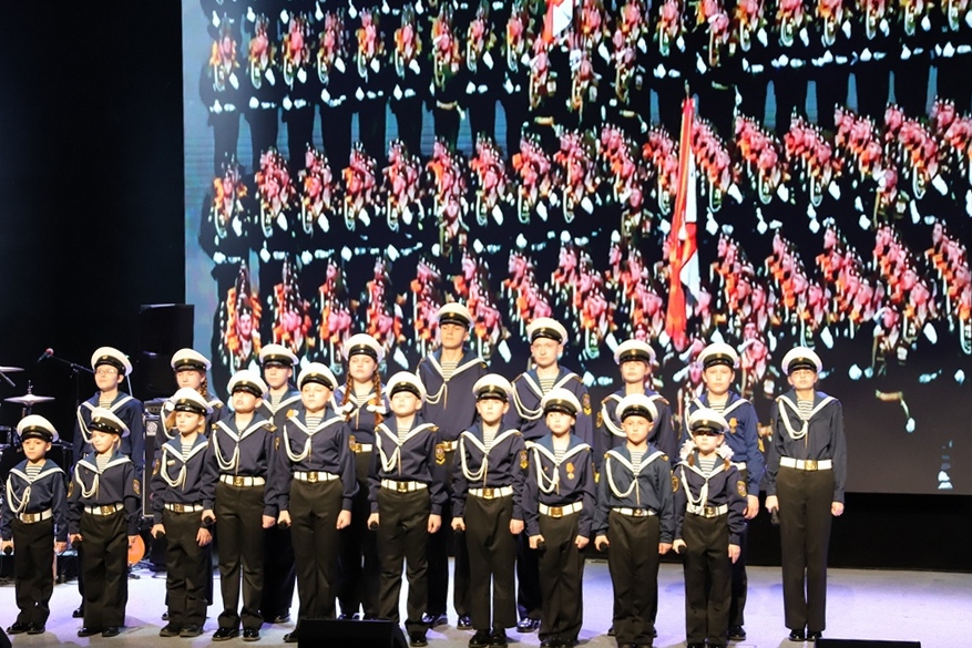 Андрей Брик вручил награды Думы города Владивостока сотрудникам ГУФСИН