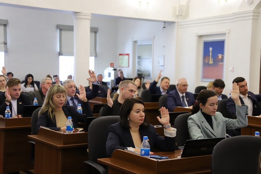 Дума города Владивостока присвоила звание «Почетный гражданин города Владивостока» скульптору Эдуарду Барсегову