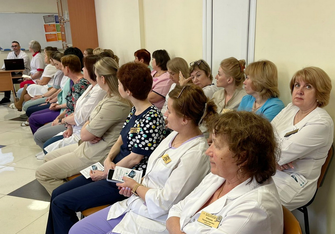 Депутаты Думы города Владивостока поздравили медицинских работников с профессиональным праздником