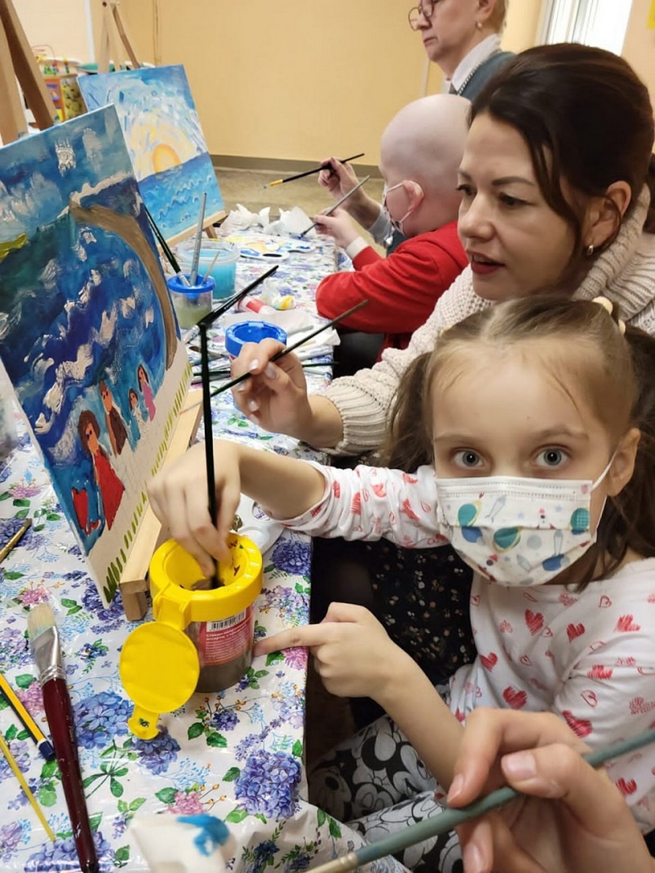 Депутаты Думы города Владивостока Василий Васильев и Инна Кошелева: «Всегда на связи с активистами своих округов»