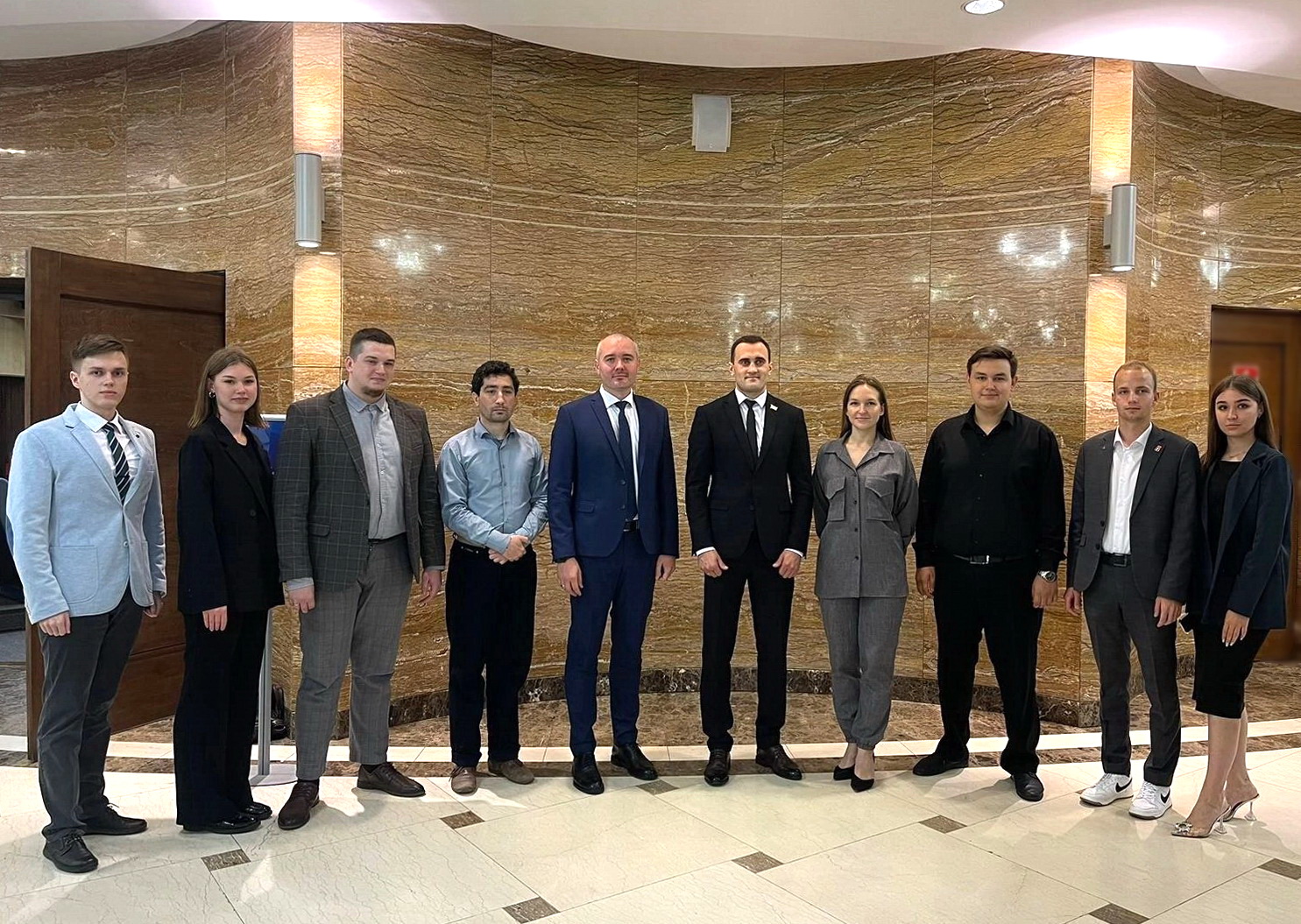 Депутаты, участники Общественной молодежной палаты при Думе города Владивостока обсудили с коллегами перспективы развития в регионе молодежной политики 