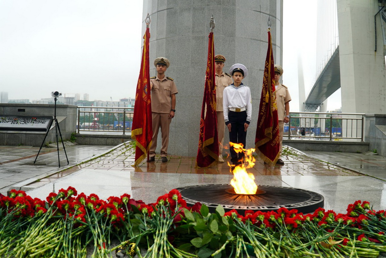 Во Владивостоке прошли памятные мероприятия в честь моряков торгового флота