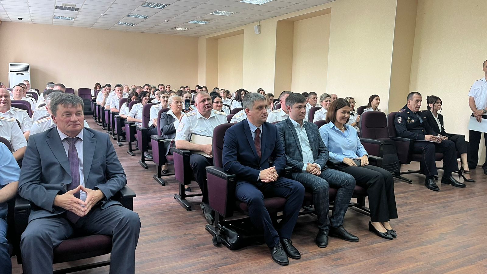 Депутат Артем Володин поздравил сотрудников ГИБДД с профессиональным праздником