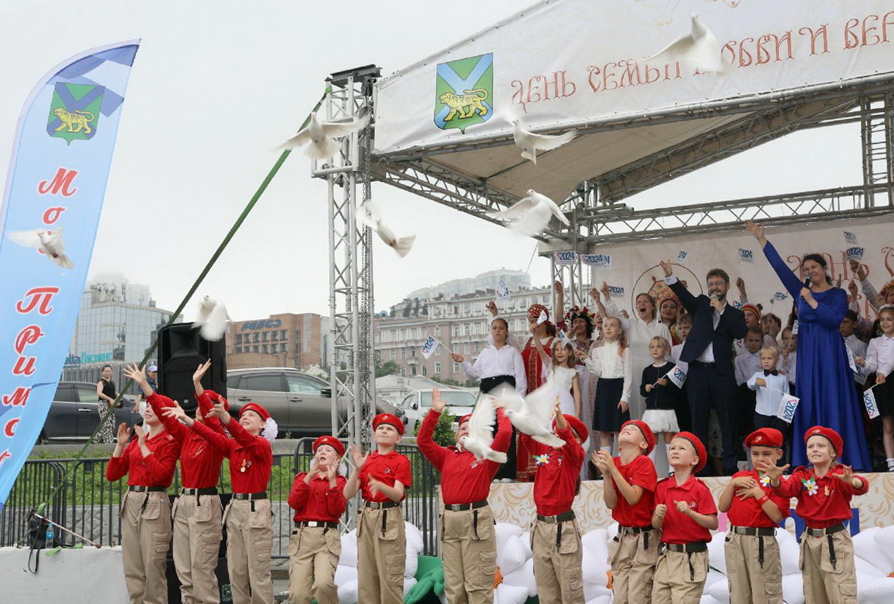 Председатель Думы города Владивостока Андрей Брик принял участие в мероприятиях Дня семьи