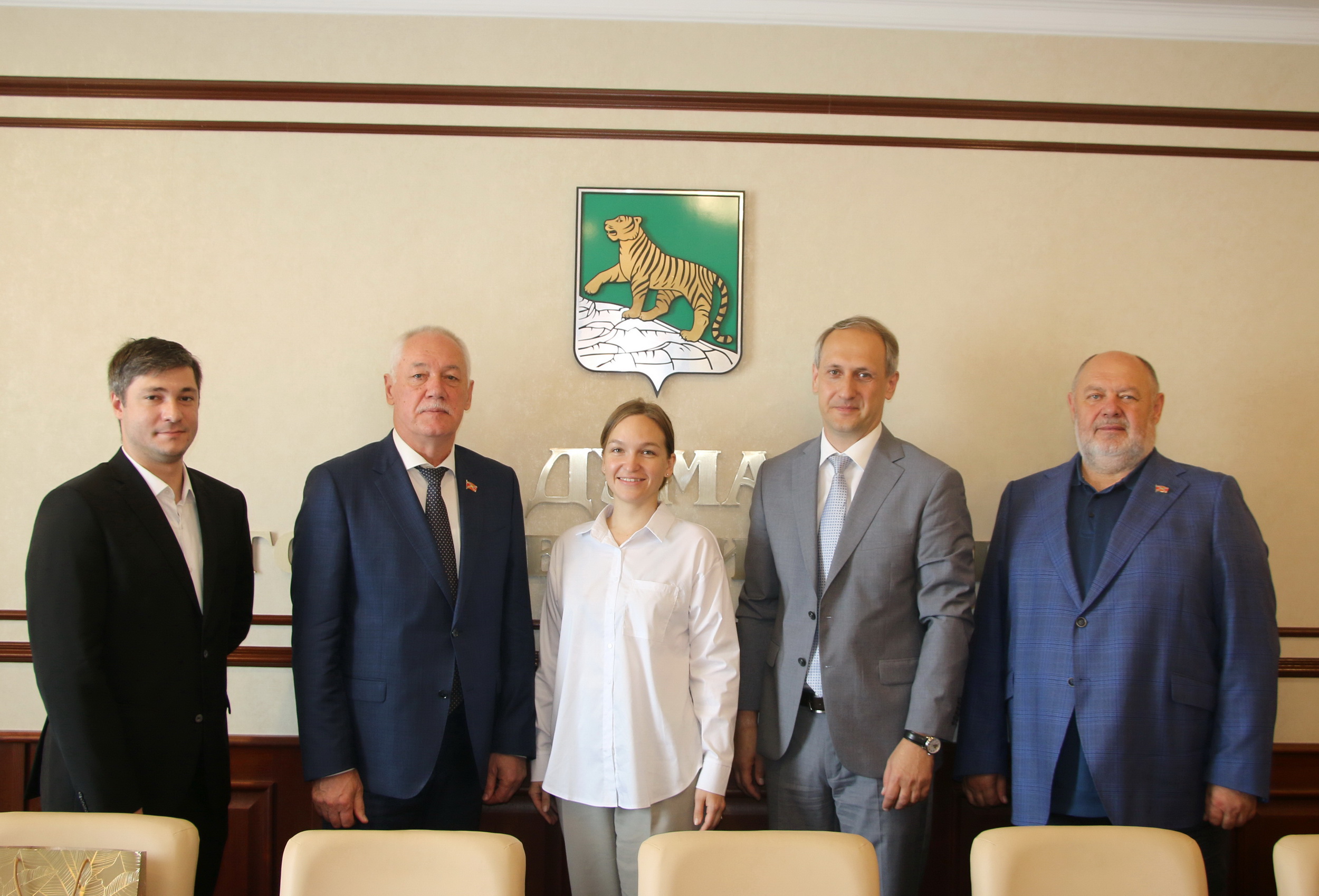 В Думе города Владивостока состоялась встреча с представителем Посольства Республики Беларусь в РФ