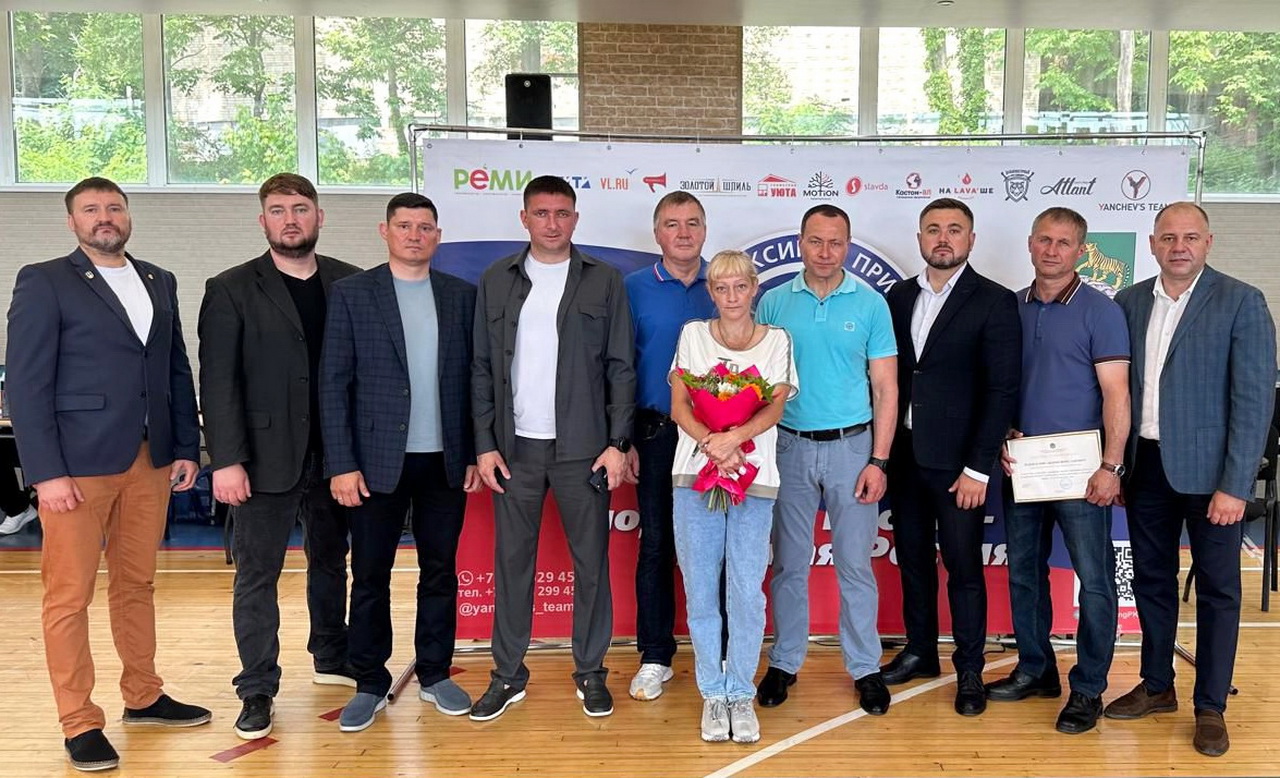 Депутат Виктор Тарабарин поздравил победителей и участников турнира по кикбоксингу, посвященного бойцам СВО