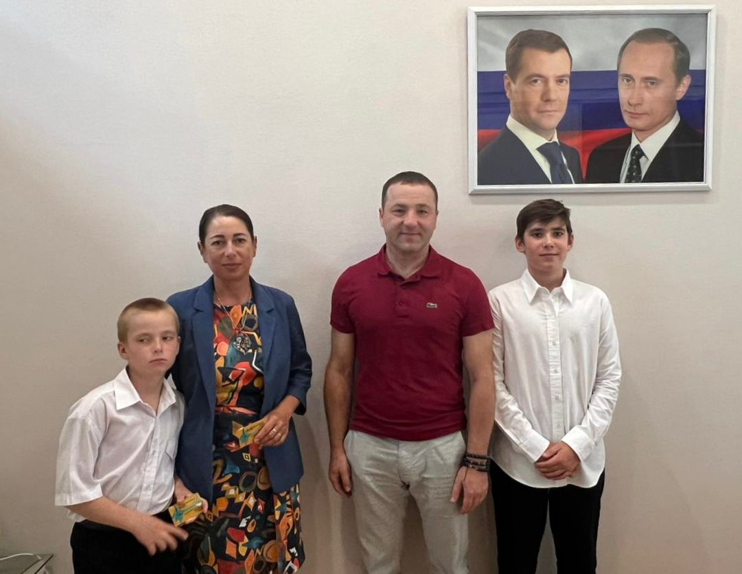 Депутат Денис Русинов принял участие в благотворительной акции «Собери ребенка в школу»