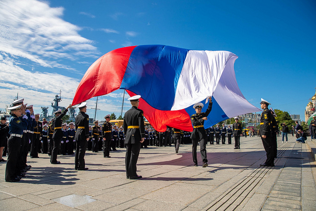 Дума поздравила филиал Нахимовского военно-морского училища во Владивостоке с 10-летием со дня основания