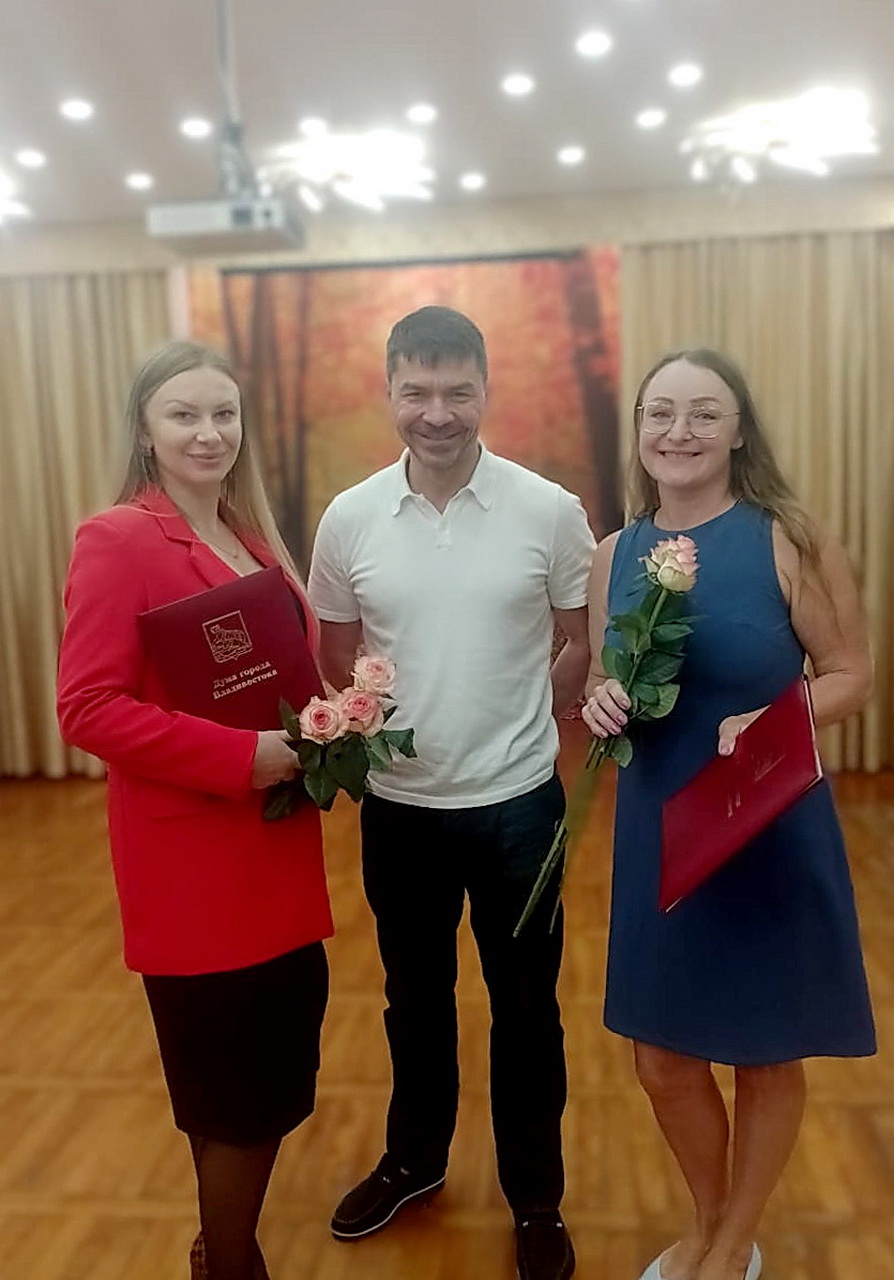 Депутаты Думы Владивостока поздравили с профессиональным праздником педагогов города