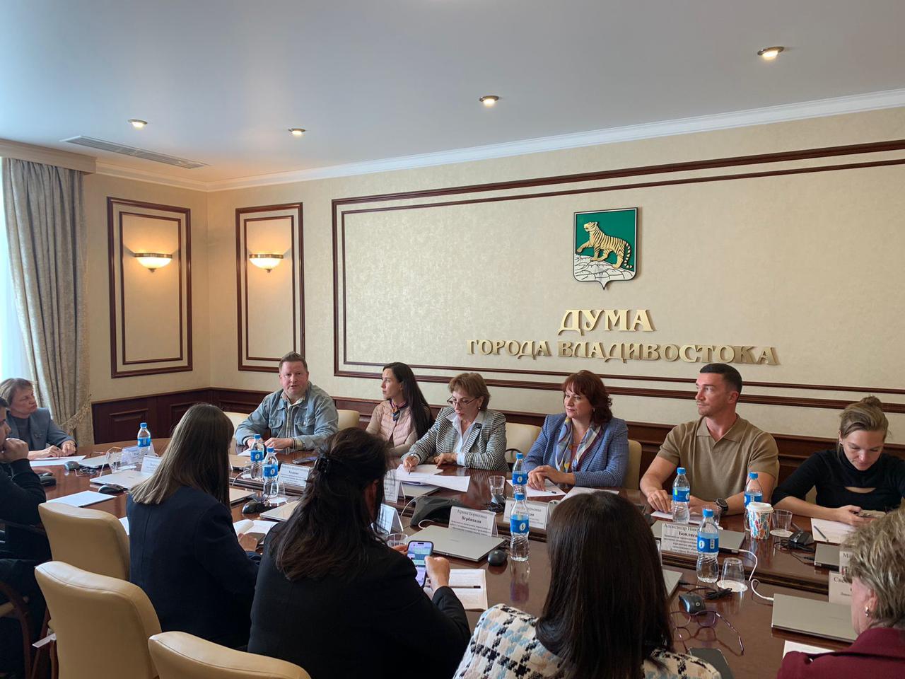 Елена Новицкая: нельзя допускать информационного вакуума в вопросах реорганизации школ