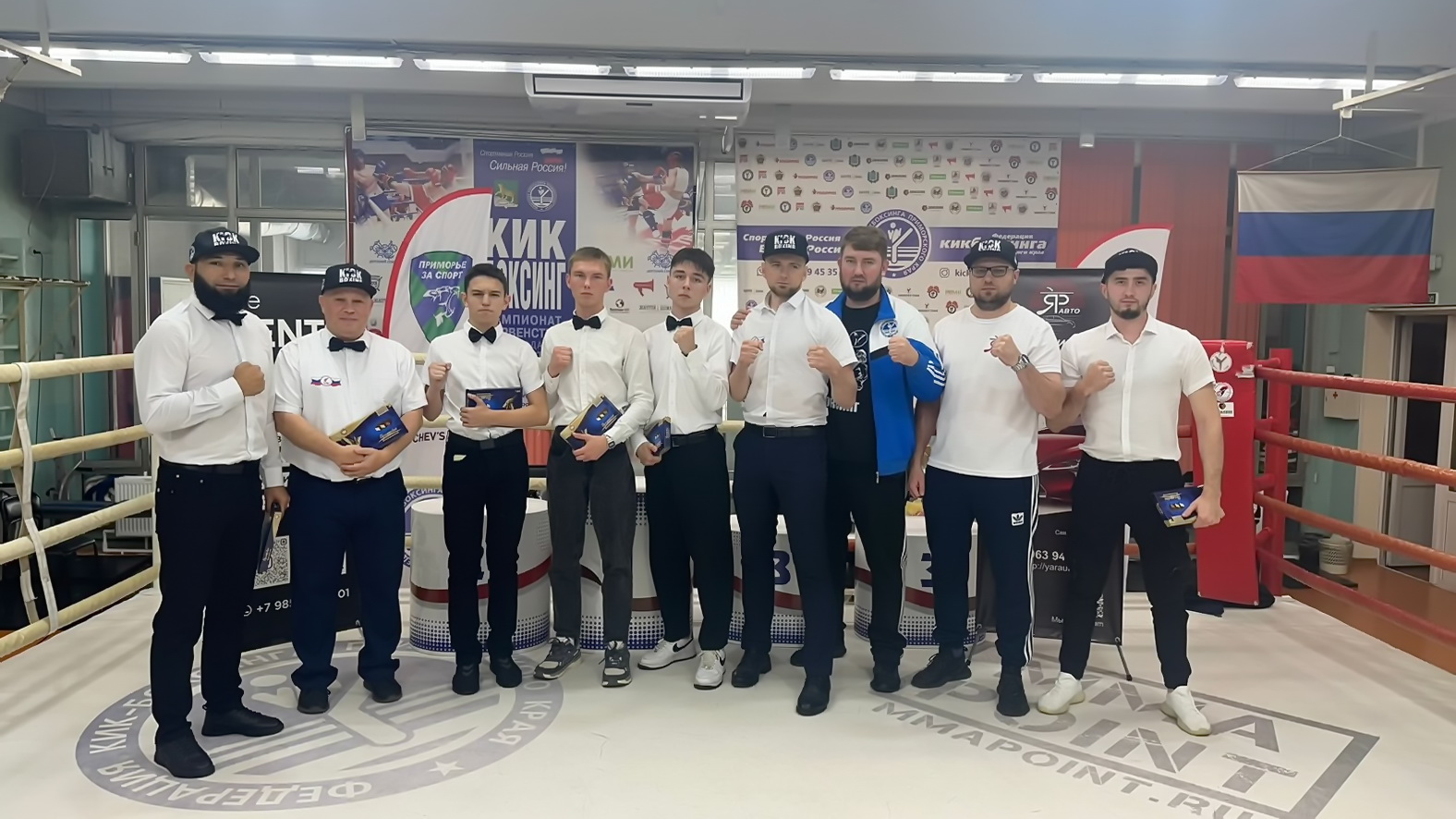 Депутат Виктор Тарабарин поздравил участников Чемпионата и Первенства Владивостока по кикбоксингу