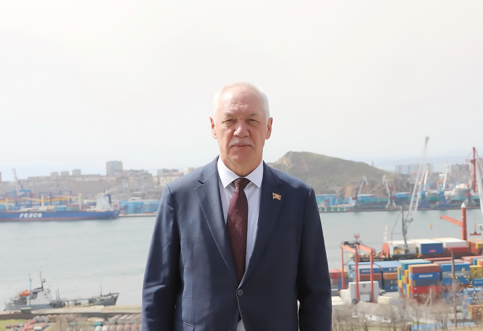 Уважаемые жители и гости Владивостока! Дорогие приморцы! От имени депутатов Думы города Владивостока поздравляю вас с Днем образования Приморского края!
