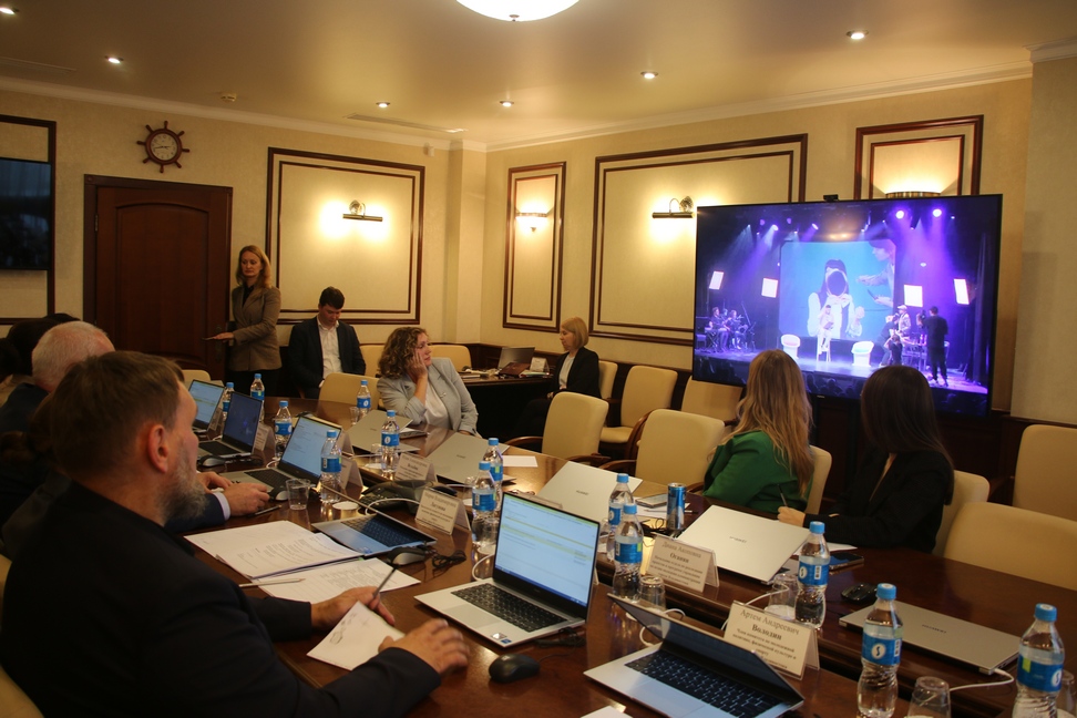 Депутаты заслушали информацию о подготовке спортивных объектов к зиме и проведении мероприятий в рамках «Молодежной столицы России» 