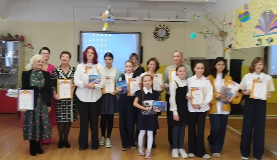 Депутат Евгений Пименов поддержал юных финалистов городской научной конференции «Путь к звездам»