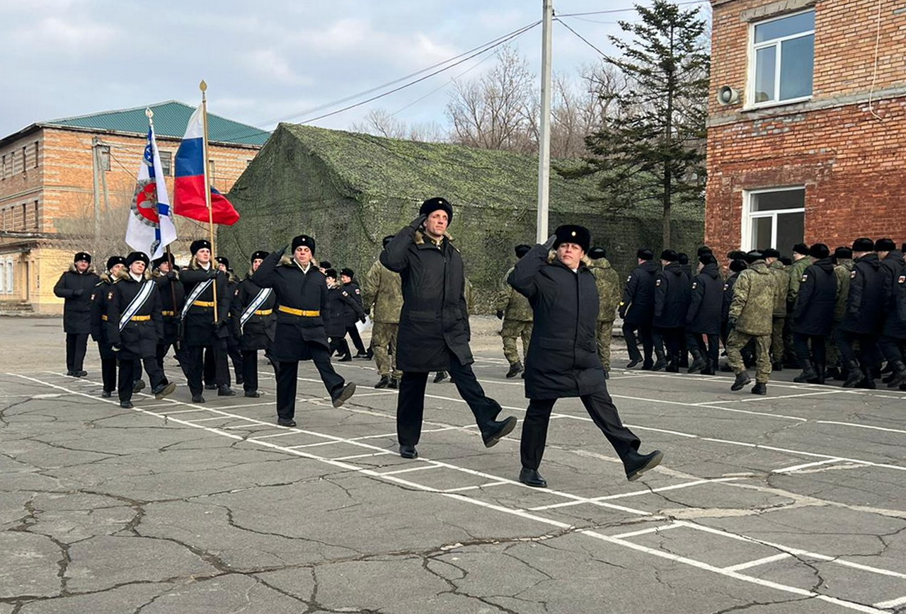 Председатель Думы города Владивостока Андрей Брик поздравил военнослужащих с Днем инженерных войск России