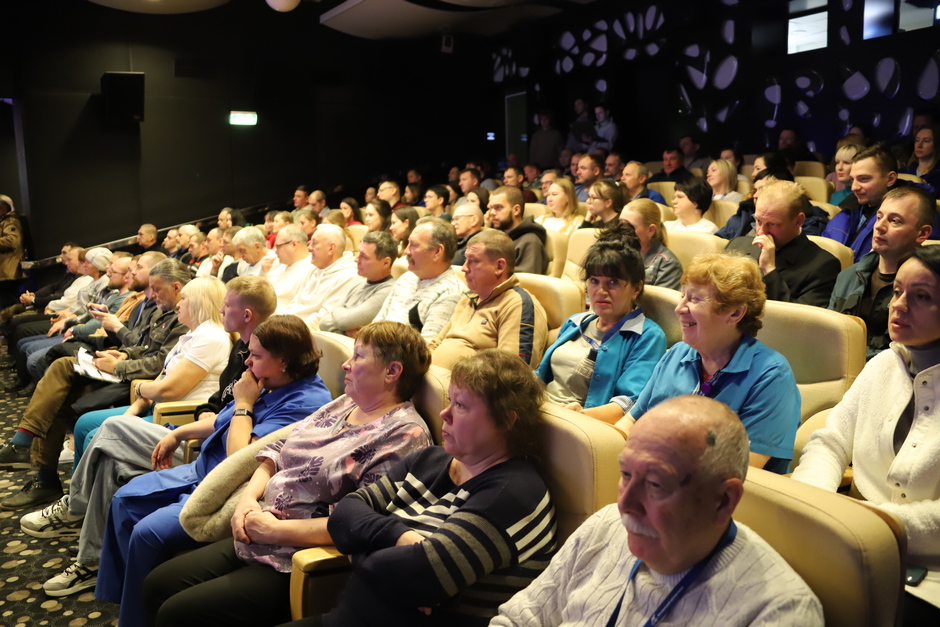 Андрей Брик вручил награды сотрудникам Приморского океанариума