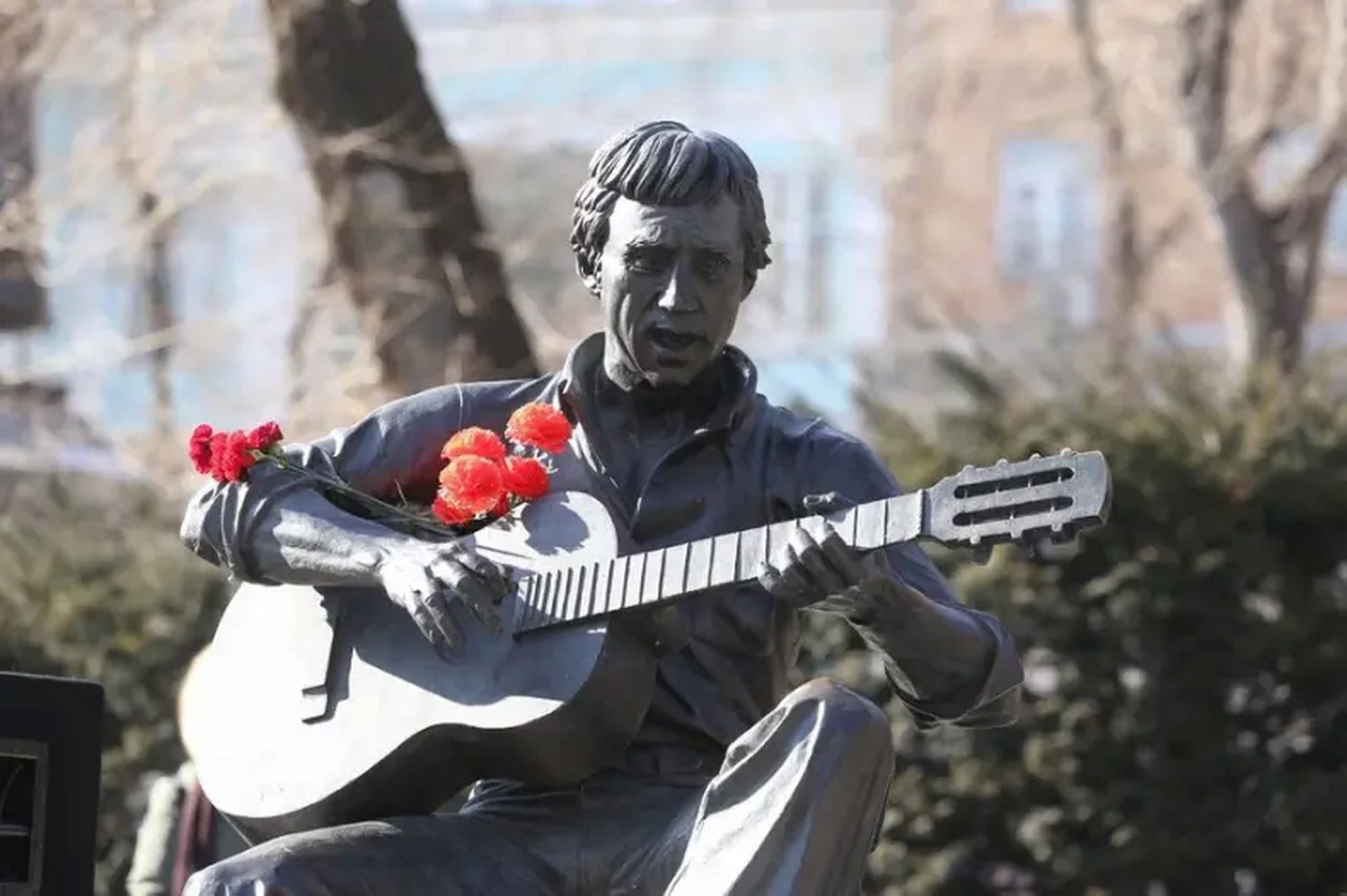 Во Владивостоке отметили день рождения Владимира Высоцкого