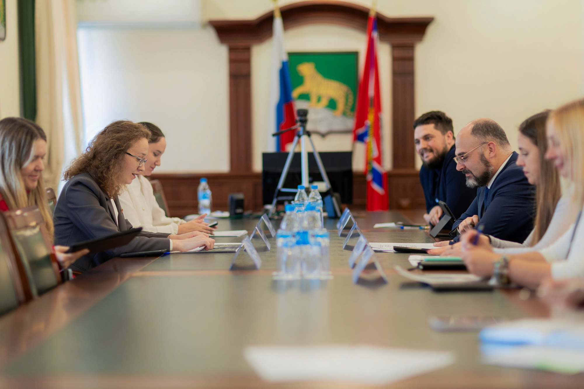 Депутат Вероника Сипачева в ходе встречи с главой Владивостока Константином Шестаковым обсудила ряд актуальных вопросов по 12 избирательному округу