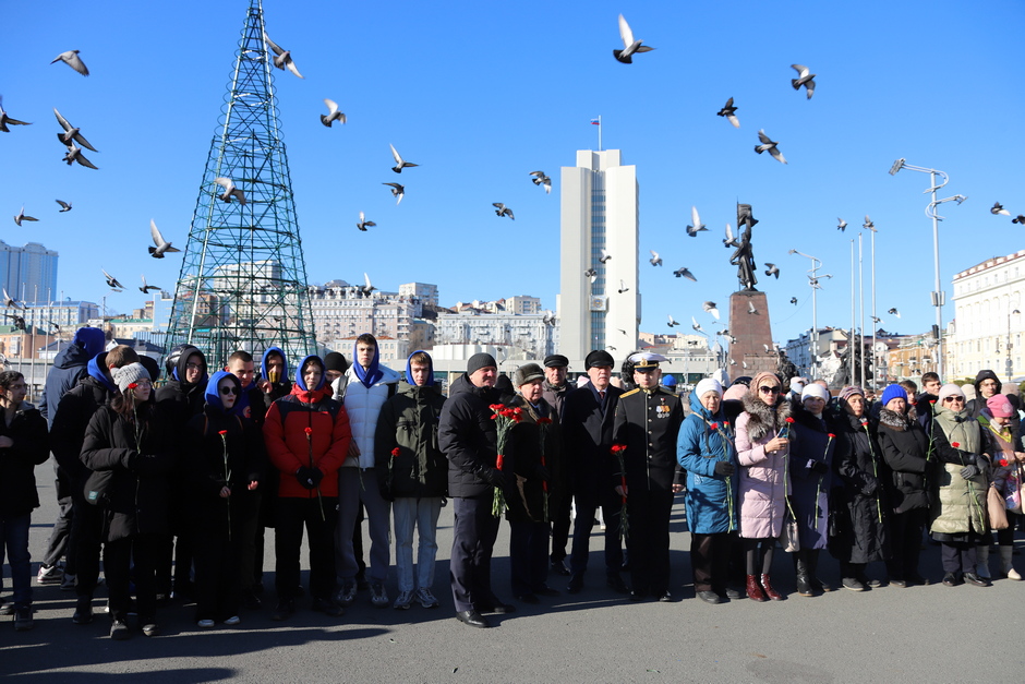 Во Владивостоке отметили День героев Отечества