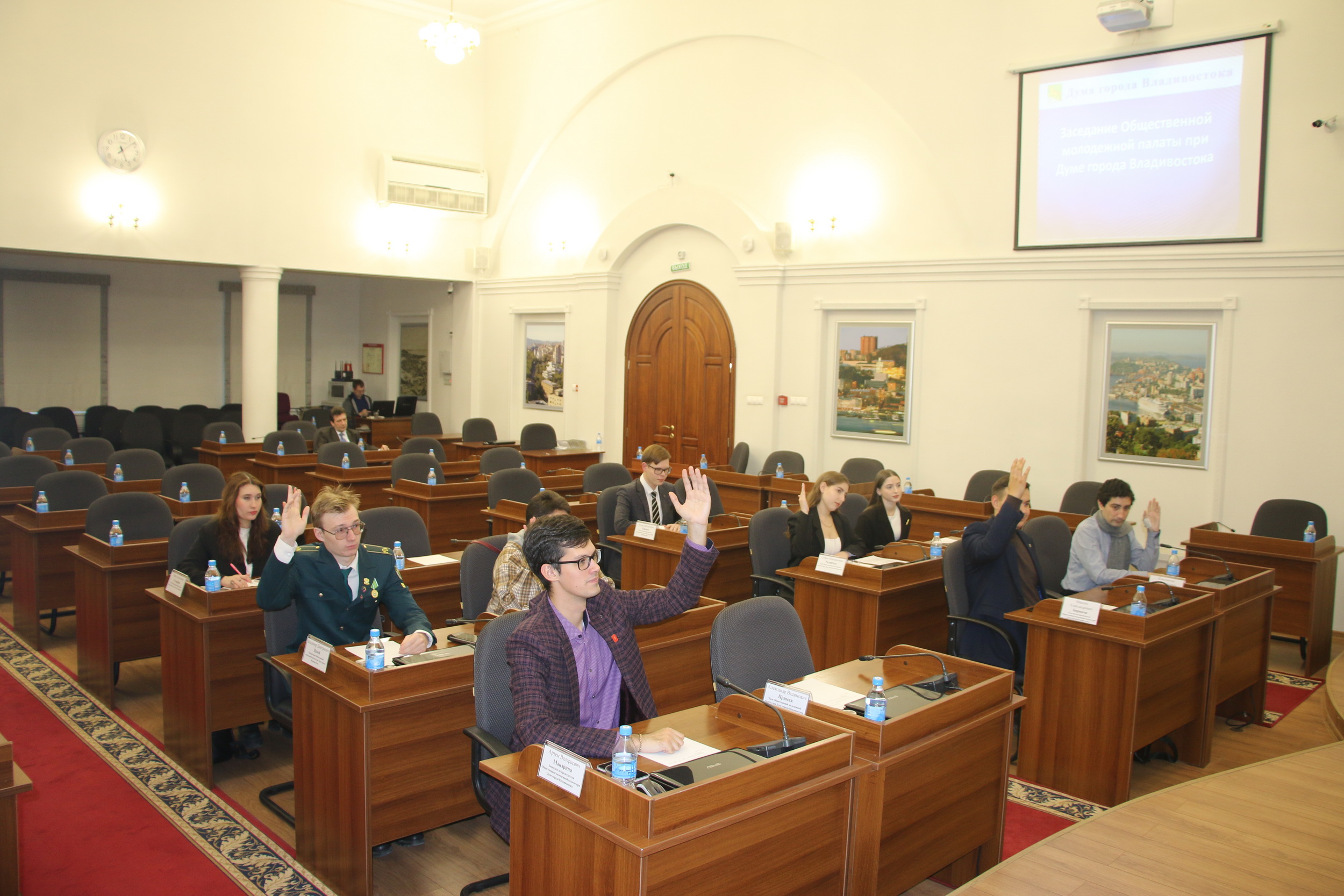 Состоялось итоговое заседание Общественной молодежной палаты при Думе города Владивостока