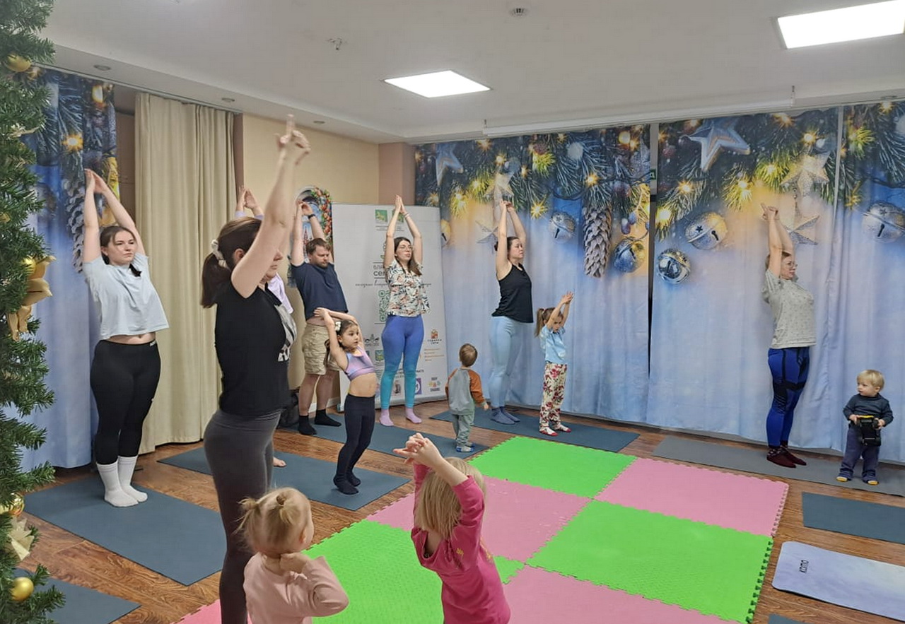 Для участников проектов «Крепкая семья» и «Владивосток семейный» при поддержке депутата Василисы Ходневой проведены спортивные занятия