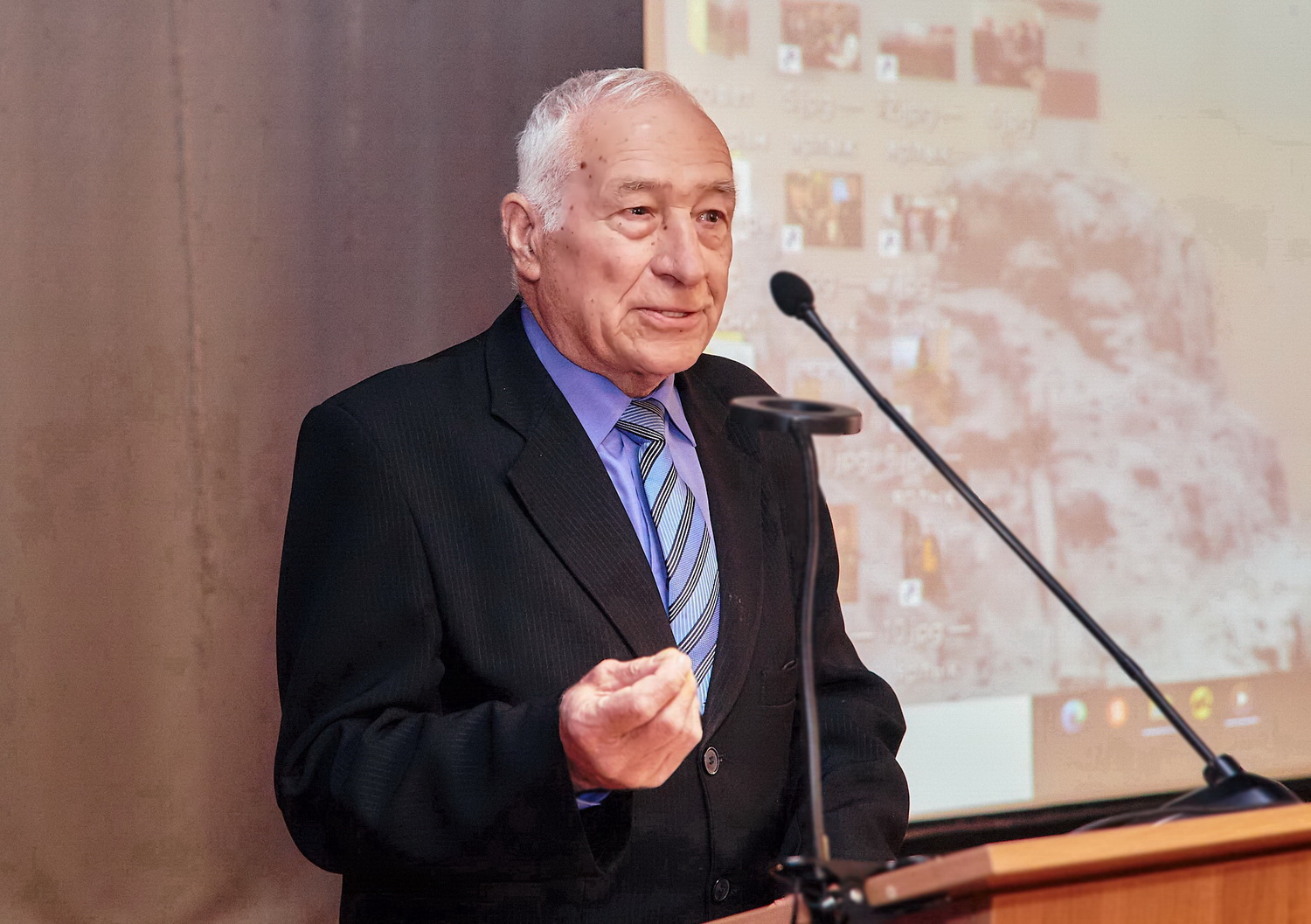 Депутаты Думы города Владивостока поздравили с юбилеем председателя краевого Совета ветеранов Дмитрия Григоровича