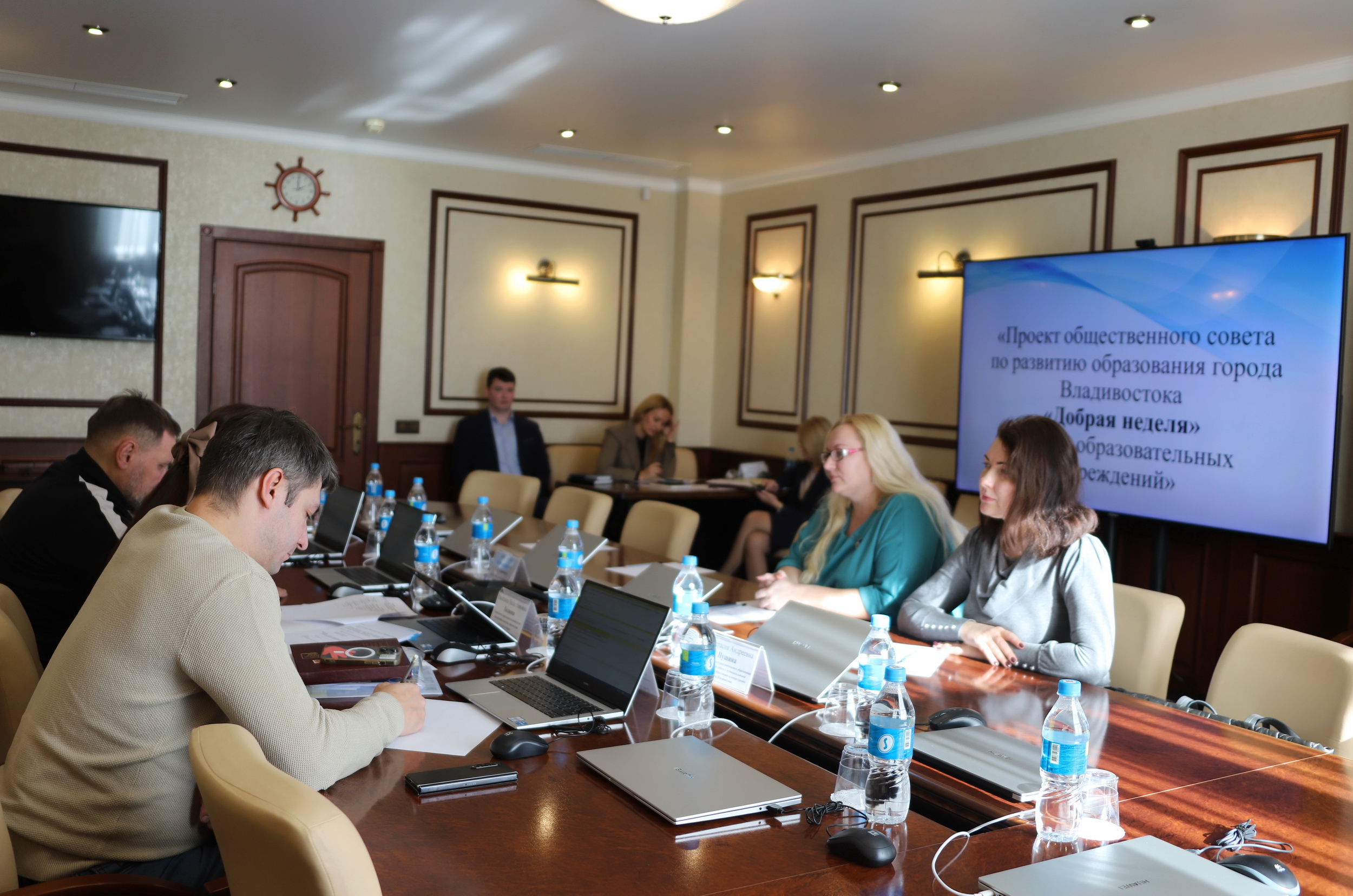 Депутаты Думы города Владивостока обсудили итоги проекта «Добрая неделя» и гуманитарную миссию в Курскую область и ДНР