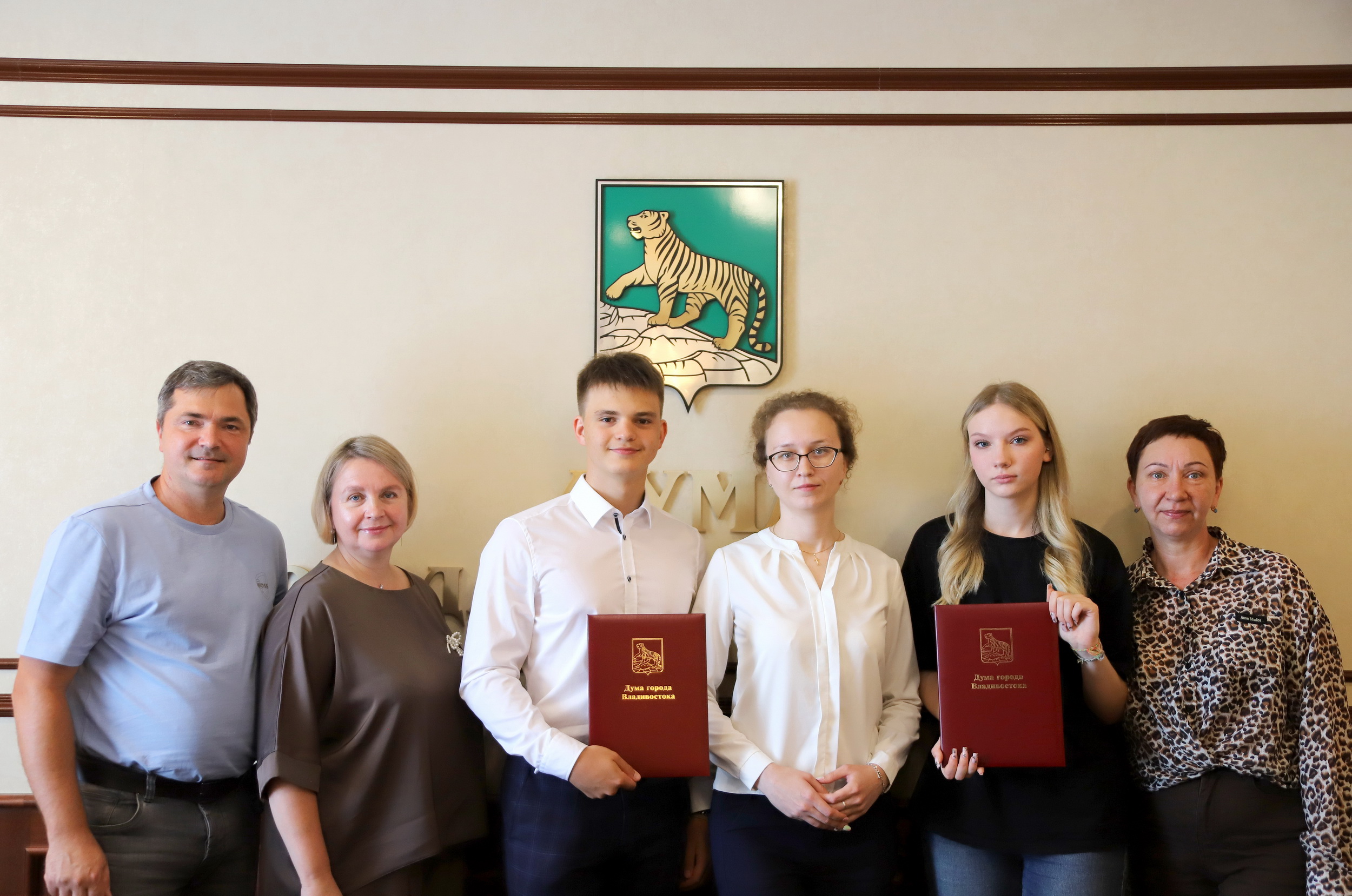 Депутат Вероника Сипачева вручила награды Думы города Владивостока