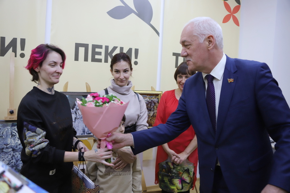 В ММВК «Достояние» открыта выставка ручного творчества сестер Славкиных